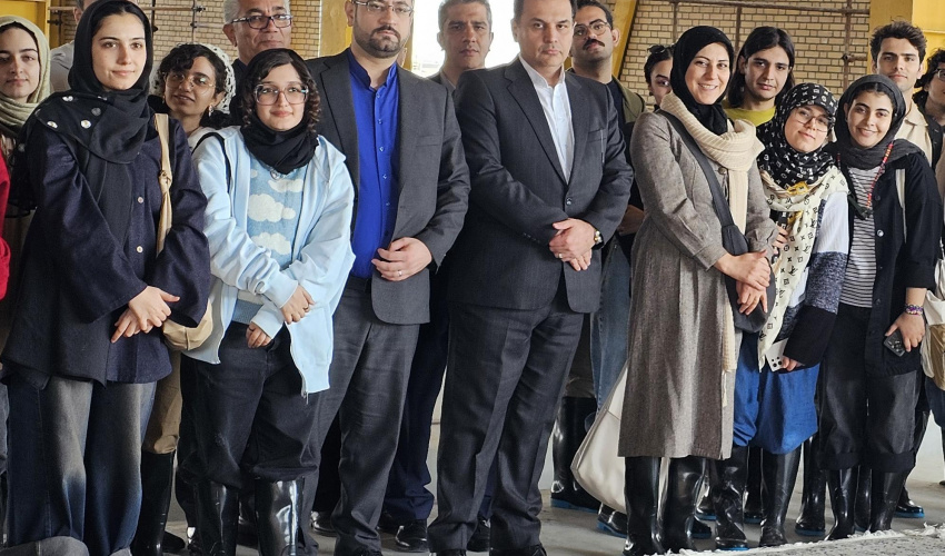 بازدید علمی دانشجویان ورودی‌های مختلف رشته‌ی فرش از قالیشویی ادیب